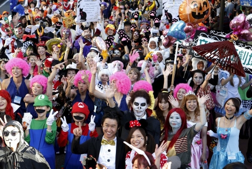 日本、ハロウィーンをただのコスプレ祭りと勘違いｗｗｗｗ