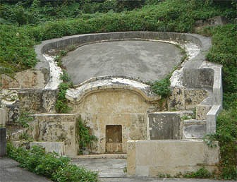 沖縄の墓