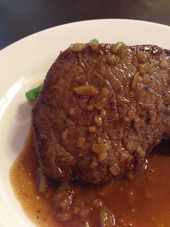 欧風酒場 バルデ 仏 ブルゴーニュ産 牛もも肉のステーキ